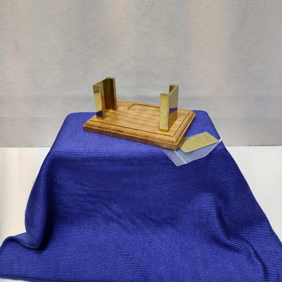 OLEE Oak & Brass Business Card Holder Presentation Stand Brass Name Plate NWOT - Picture 3 of 10